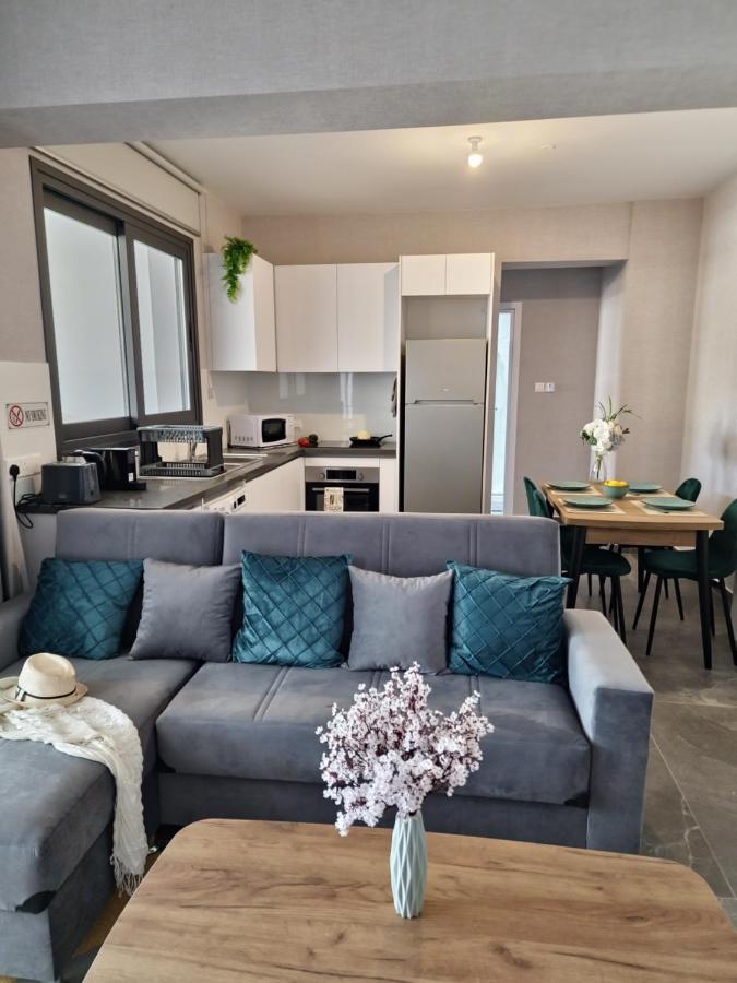 Carisa Deluxe Apartment With Jacuzzi Larnaca Exterior photo