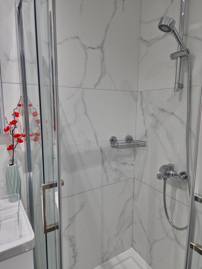 Carisa Deluxe Apartment With Jacuzzi Larnaca Exterior photo