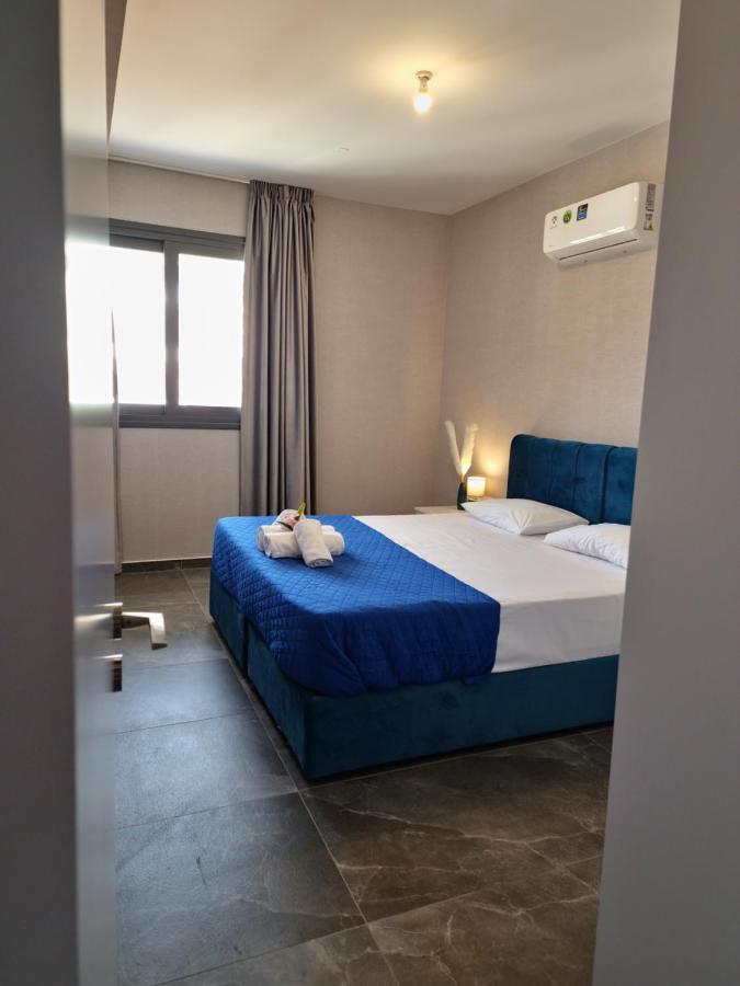 Carisa Deluxe Apartment With Jacuzzi Larnaca Exterior photo