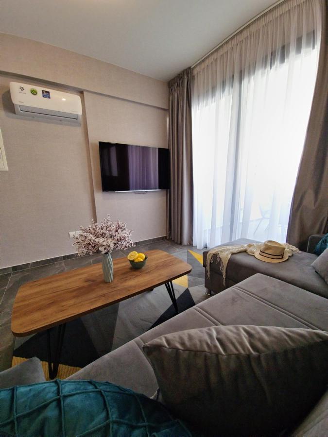 Carisa Deluxe Apartment With Jacuzzi Larnaca Exterior photo
