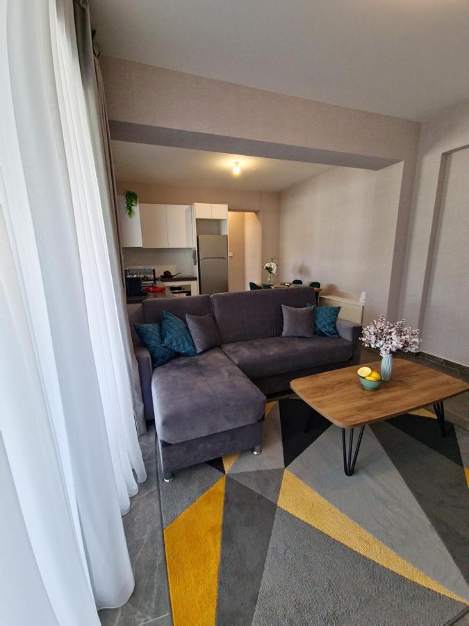 Carisa Deluxe Apartment With Jacuzzi Larnaca Exterior photo