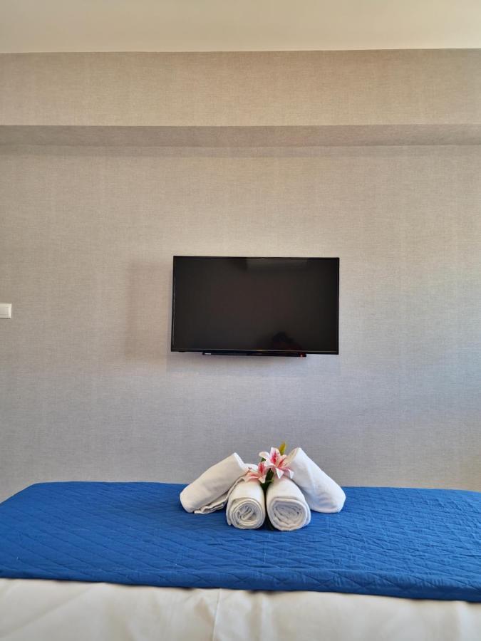 Carisa Deluxe Apartment With Jacuzzi Larnaca Exterior photo