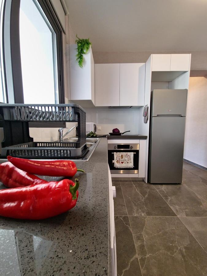Carisa Deluxe Apartment With Jacuzzi Larnaca Exterior photo