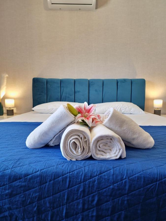 Carisa Deluxe Apartment With Jacuzzi Larnaca Exterior photo
